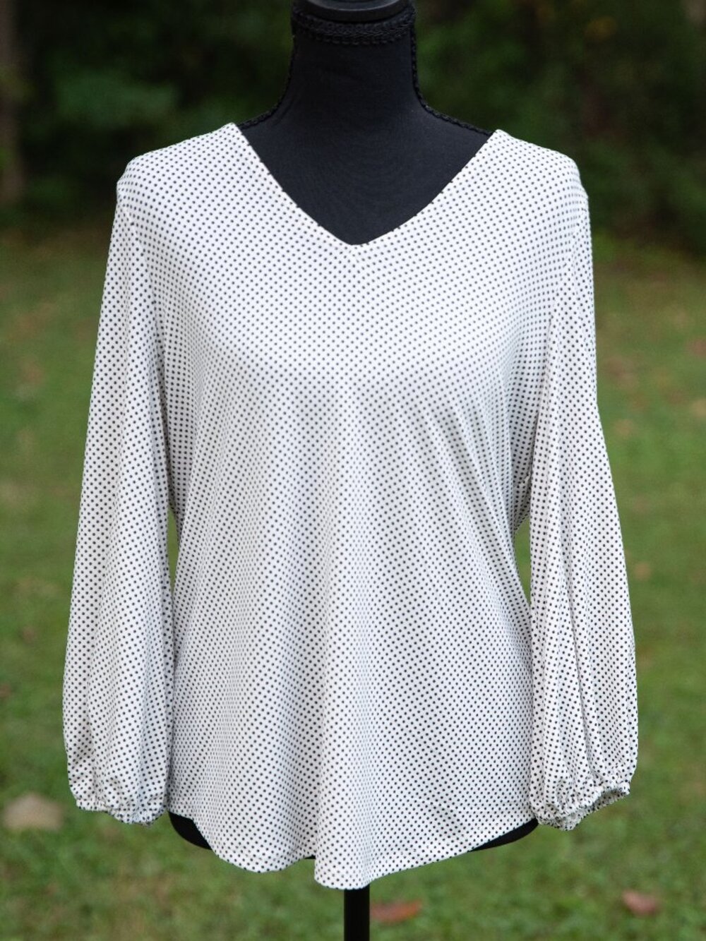Black and white women's V-neck top black polka dot dress shirt size medium